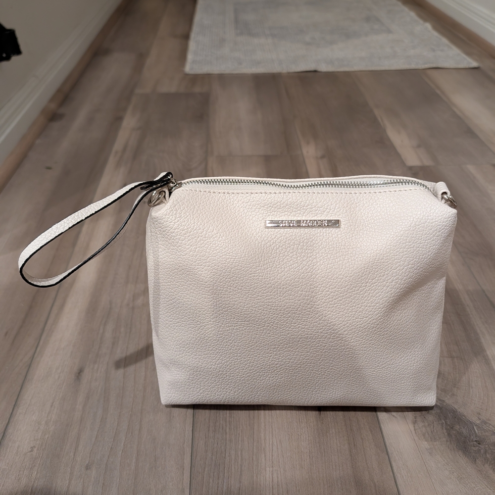 Steve Madden White Wristlet Clutch